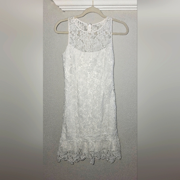 WHITE HOUSE BLACK MARKET WHITE LACE DRESS BEAUTIFUL SZ 00 - Picture 1 of 6